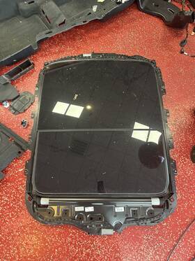 152-59890 Audi 2019-2022 Q3 Oem Panoramic Sunroof Glass Assembly