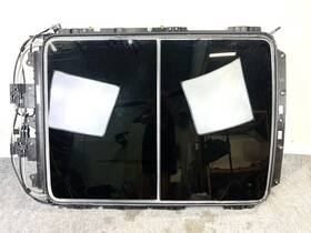 815104047 Audi 19-24 Q3 Quattro Panoramic Sunroof Window Glass With Motors Oem