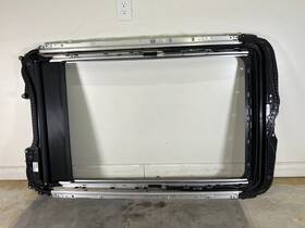 682736961 Bmw 2016-2021 X1 F48 Roof Sunroof Frame With Interior Sun Shade / Motor Oem