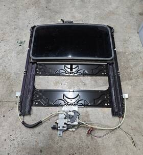 88952318 Buick 2002-2004 Regal / Century Sunroof Assembly