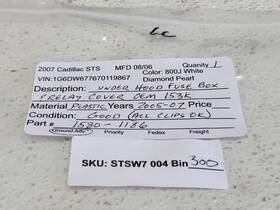 15233126 Cadillac 2005-2007 Sts Under Hood Fuel Box Relay Cover Oem