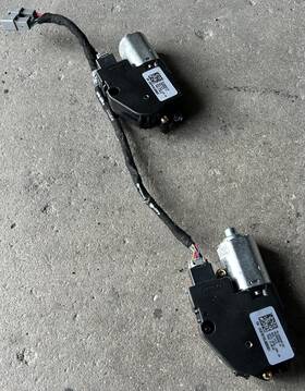 052418 Chrysler 2 Both Oem Sunroof Motors With Harness For 2014-2023 Jeep Cherokee Screws