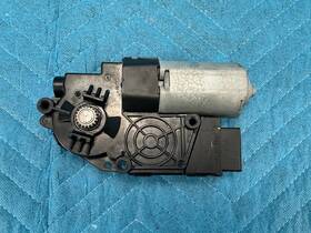 50011710c00 Genesis Gv70 Roof Sunshade Glass Motor With Mechanism 18k 2022 2023 Oem 50011710c00 Genesis Gv70 Roof Sunshade Glass Motor With Mechanism 18k 2022 2023 Oem