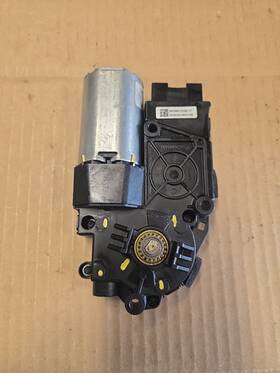 84988696 Gm Cadillac Xt4 Power Sunroof Sun Roof Window Glass Motor Oem R177 84988696 Gm Cadillac Xt4 Power Sunroof Sun Roof Window Glass Motor Oem R177