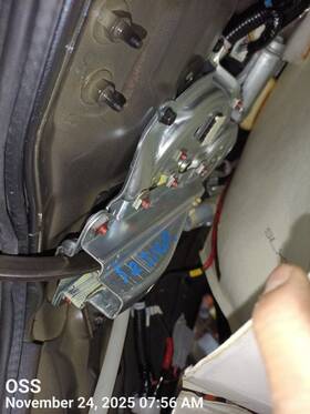 640.le1110 Lexus Rx350 2010 Lid Motor Pull Down 7608819