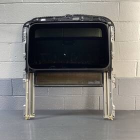 2057807100 Mercedes-benz 2015-2025 E350 W213 Sedan Sunroof Glass With Motor Assembly Black Oem 2057807100 Mercedes-benz 2015-2025 E350 W213 Sedan Sunroof Glass With Motor Assembly Black Oem