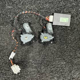 A1779064902 Mercedes Benz A1779064802 A Class Glass And Sunshade Motor Set 19 22