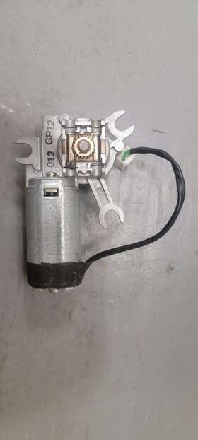 404.132 Oe Brand 98 99 00 01 02 03 1998 1999 2000 2001 Jaguar Xj8 Sunroof Sun Roof Motor #155