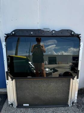 16678014298 Oem 13-16 Mercedes Gl450 X166 Sunroof Sun Roof Window Glass And Shade 16678014298 Oem 13-16 Mercedes Gl450 X166 Sunroof Sun Roof Window Glass And Shade