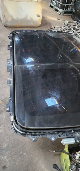 32378421 Oem 32131340 2019 - 2025 Volvo Xc40 Sun Roof Sunroof Frame Window Glass