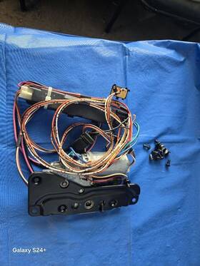 628.gm3v95 Oldsmobile 1995 Aurora Power Sunroof Motor 148271