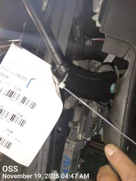 640.to1s08 Toyota Sequoia 2008 Lid Motor Pull Down 6718287