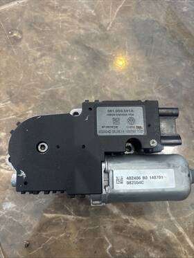 A2c53388786 Volkswagen 03 2012-2014 Passat B7 Sedan Upper Sliding Roof Sunroof Glass Motor Oem