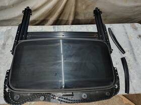 1702730 Volvo 2013 S60 Sunroof
