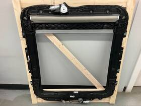 31675425 Volvo 19-25 S60 Sunroof Frame And Motors Assembly